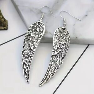 💎4/$20💎Silver Angel Wing Dangle Earrings